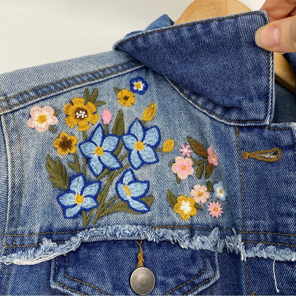 Linda Anderson floral embroidered blue jean faded look jacket wms sz small - Picture 5 of 13